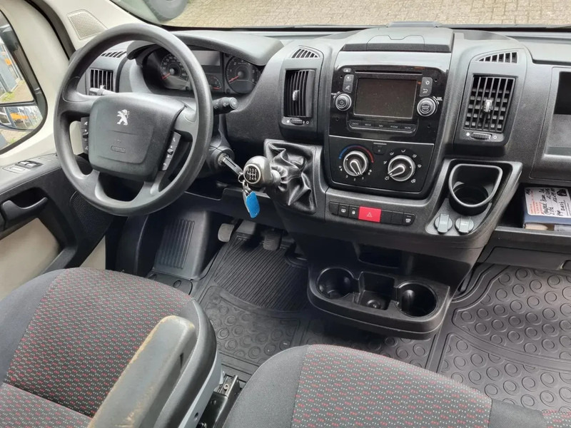 Interior photo 1: فان Peugeot Boxer 435 2.0 HDI L3H2 Pro/ Airco/ Navi/ Imperiaal