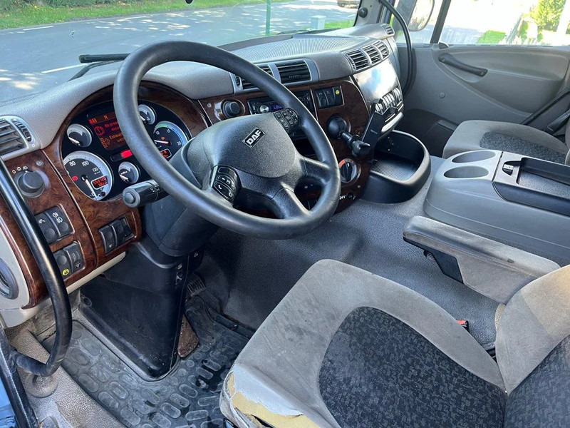 Interior photo 1: شاحنة هيكل كابينة DAF 85.360 8X2 SINGLE CAB CHASSIS