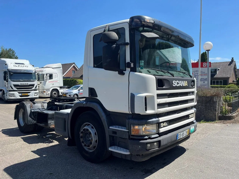 Scania P94-300 94 MANUAL GEARBOX AIRCO RETARDER 10-2004 - وحدة جر: صورة 4 Scania P94-300 94 MANUAL GEARBOX AIRCO RETARDER 10-2004 - وحدة جر: صورة 4