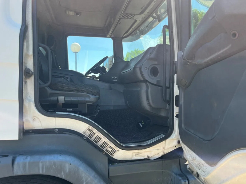 Scania P94-300 94 MANUAL GEARBOX AIRCO RETARDER 10-2004 - وحدة جر: صورة 5 Scania P94-300 94 MANUAL GEARBOX AIRCO RETARDER 10-2004 - وحدة جر: صورة 5