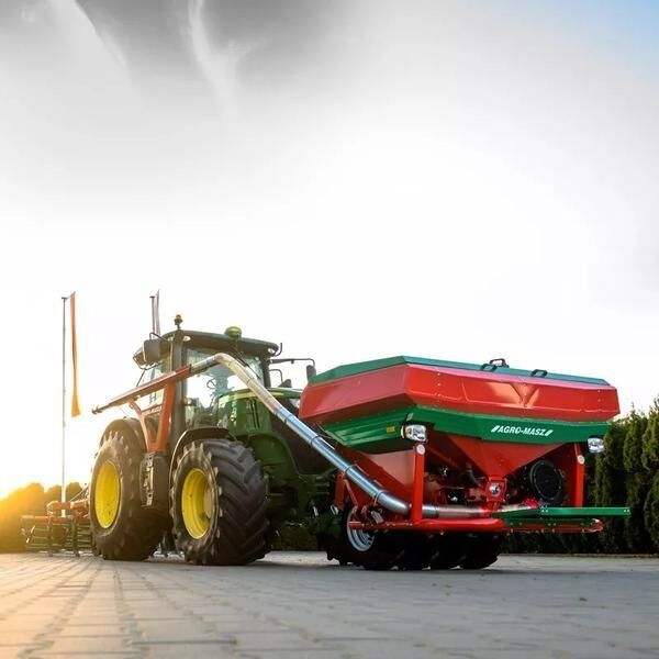 AGRO-MASZ IKAR - PNEUMATYCZNY SIEWNIK ZBOŻOWY (FRONTOWY) - آلة رش السماد: صورة 2 AGRO-MASZ IKAR - PNEUMATYCZNY SIEWNIK ZBOŻOWY (FRONTOWY) - آلة رش السماد: صورة 2