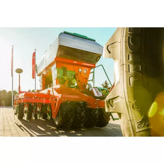 AGRO-MASZ Siewnik pneumatyczny do uprawy pasowej SLAVIS - آلة البذر: صورة 2 AGRO-MASZ Siewnik pneumatyczny do uprawy pasowej SLAVIS - آلة البذر: صورة 2