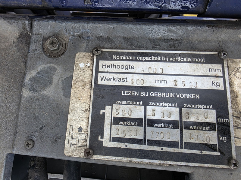 Komatsu fd25t-14 dieselheftruck - رافعة شوكية ديزل: صورة 5 Komatsu fd25t-14 dieselheftruck - رافعة شوكية ديزل: صورة 5