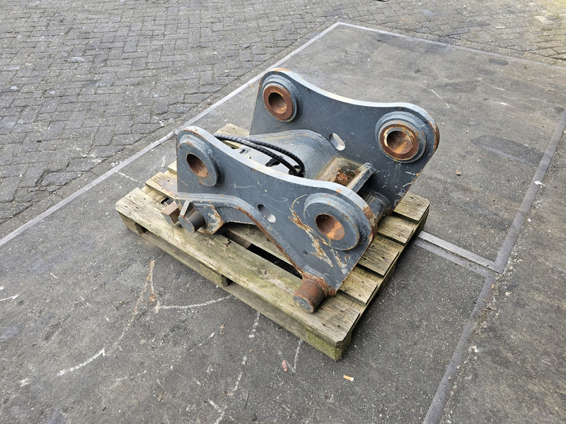 Hydraulische snelwissel cw45s cw45s coupler verachtert eurosteel - قارنة توصيل هيدروليكي - آلات البناء: صورة 4 Hydraulische snelwissel cw45s cw45s coupler verachtert eurosteel - قارنة توصيل هيدروليكي - آلات البناء: صورة 4