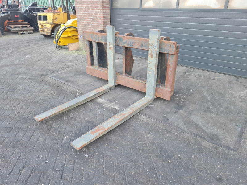 Vorkenbord volvo pallet tines volvo l - شوكة - آلات البناء: صورة 2 Vorkenbord volvo pallet tines volvo l - شوكة - آلات البناء: صورة 2