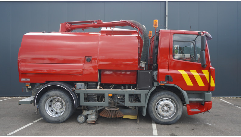 DAF 65.180 ATI STREET SWEPER RH DRIVE MANUAL GARBOX 96.000KM - سياره كنس شوارع: صورة 2 DAF 65.180 ATI STREET SWEPER RH DRIVE MANUAL GARBOX 96.000KM - سياره كنس شوارع: صورة 2