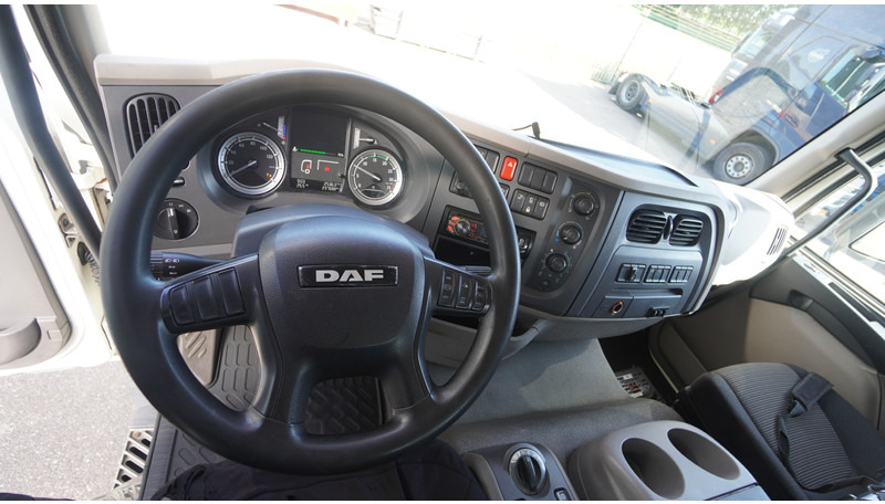 DAF LF 220 WITH HIAB XS111 HI DUO CRANE 238.000KM - وحدة جر: صورة 5 DAF LF 220 WITH HIAB XS111 HI DUO CRANE 238.000KM - وحدة جر: صورة 5
