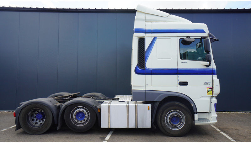 DAF XF 440 6X2 SPACECAB 718.000KM - وحدة جر: صورة 2 DAF XF 440 6X2 SPACECAB 718.000KM - وحدة جر: صورة 2