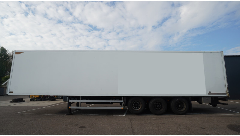 Jumbo 3 AXLE CLOSED BOX - نصف مقطورة صندوق مغلق: صورة 1 Jumbo 3 AXLE CLOSED BOX - نصف مقطورة صندوق مغلق: صورة 1