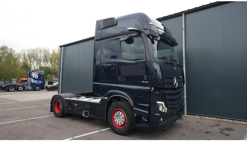 Mercedes-Benz ACTROS 1945 GIGASPACE 728.200KM - وحدة جر: صورة 4 Mercedes-Benz ACTROS 1945 GIGASPACE 728.200KM - وحدة جر: صورة 4