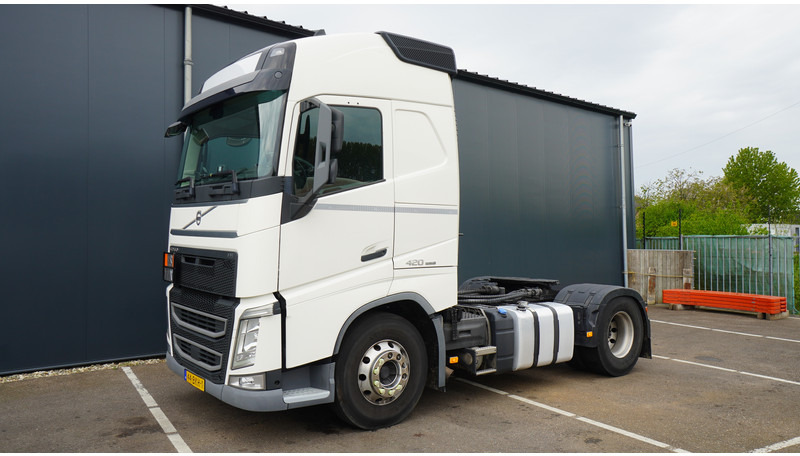 Volvo FH 420 ADR GLOBETROTTER EURO 6 769.000KM COMPRESSOR - وحدة جر: صورة 3 Volvo FH 420 ADR GLOBETROTTER EURO 6 769.000KM COMPRESSOR - وحدة جر: صورة 3