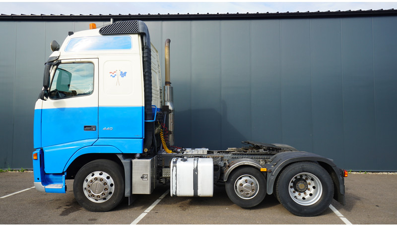 Volvo FH 440 6X2 GLOBETROTTER EURO 3 - وحدة جر: صورة 1 Volvo FH 440 6X2 GLOBETROTTER EURO 3 - وحدة جر: صورة 1