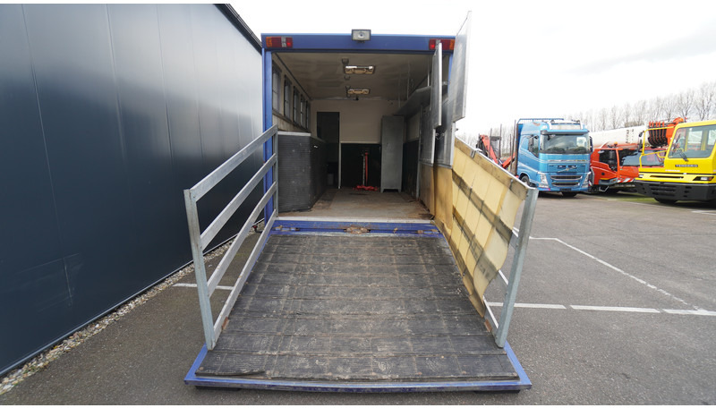 Volvo FL 6-9 HORSE TRANSPORT 341.000KM MANUAL GEARBOX - شاحنة نقل خيل: صورة 5 Volvo FL 6-9 HORSE TRANSPORT 341.000KM MANUAL GEARBOX - شاحنة نقل خيل: صورة 5
