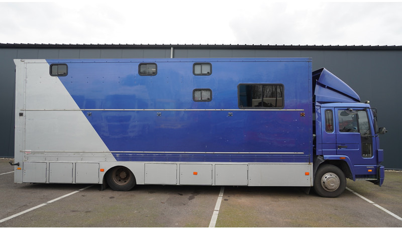 Volvo FL 6-9 HORSE TRANSPORT 341.000KM MANUAL GEARBOX - شاحنة نقل خيل: صورة 2 Volvo FL 6-9 HORSE TRANSPORT 341.000KM MANUAL GEARBOX - شاحنة نقل خيل: صورة 2