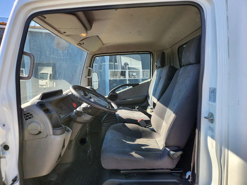 Nissan Cabstar 2012,146000km, Thermoking Frigo, Manual. Airco, New tyre - شاحنة مُبرّدة للتوصيل: صورة 4 Nissan Cabstar 2012,146000km, Thermoking Frigo, Manual. Airco, New tyre - شاحنة مُبرّدة للتوصيل: صورة 4