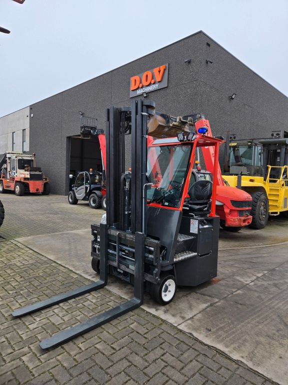 Combilift Agilitf 30-12/60 - شاحنة مناولة بأربعة اتجاهات: صورة 1 Combilift Agilitf 30-12/60 - شاحنة مناولة بأربعة اتجاهات: صورة 1