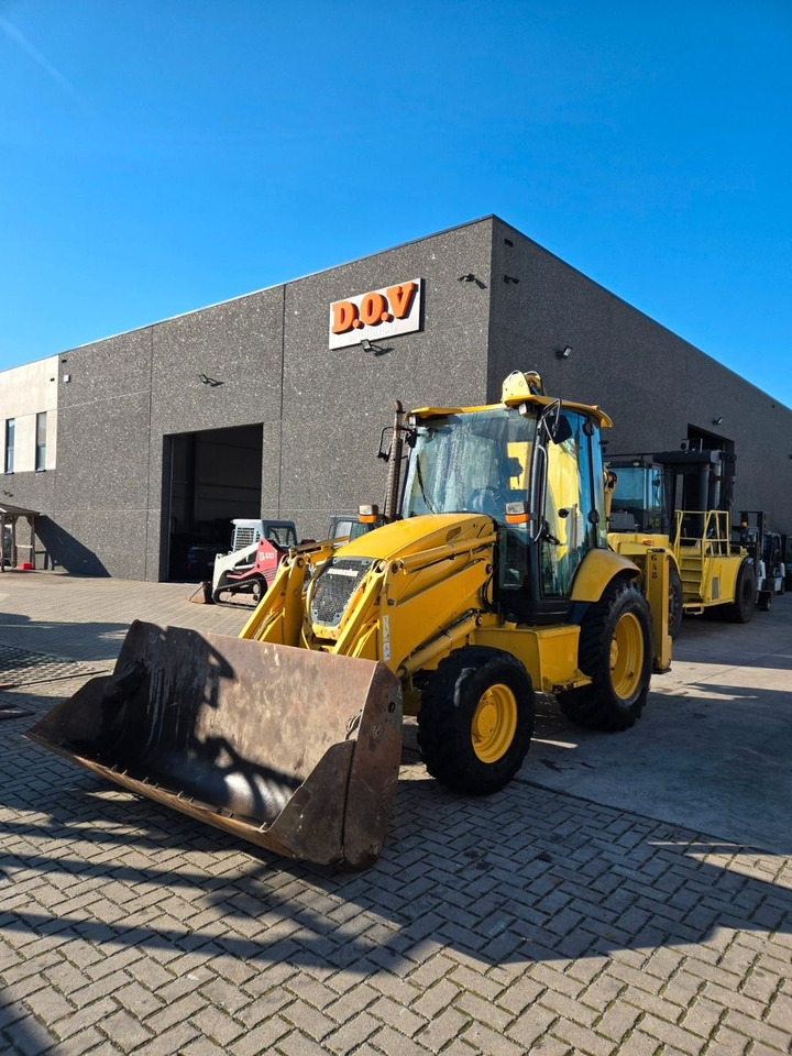 Komatsu WB97 - جرافة حفار: صورة 1 Komatsu WB97 - جرافة حفار: صورة 1