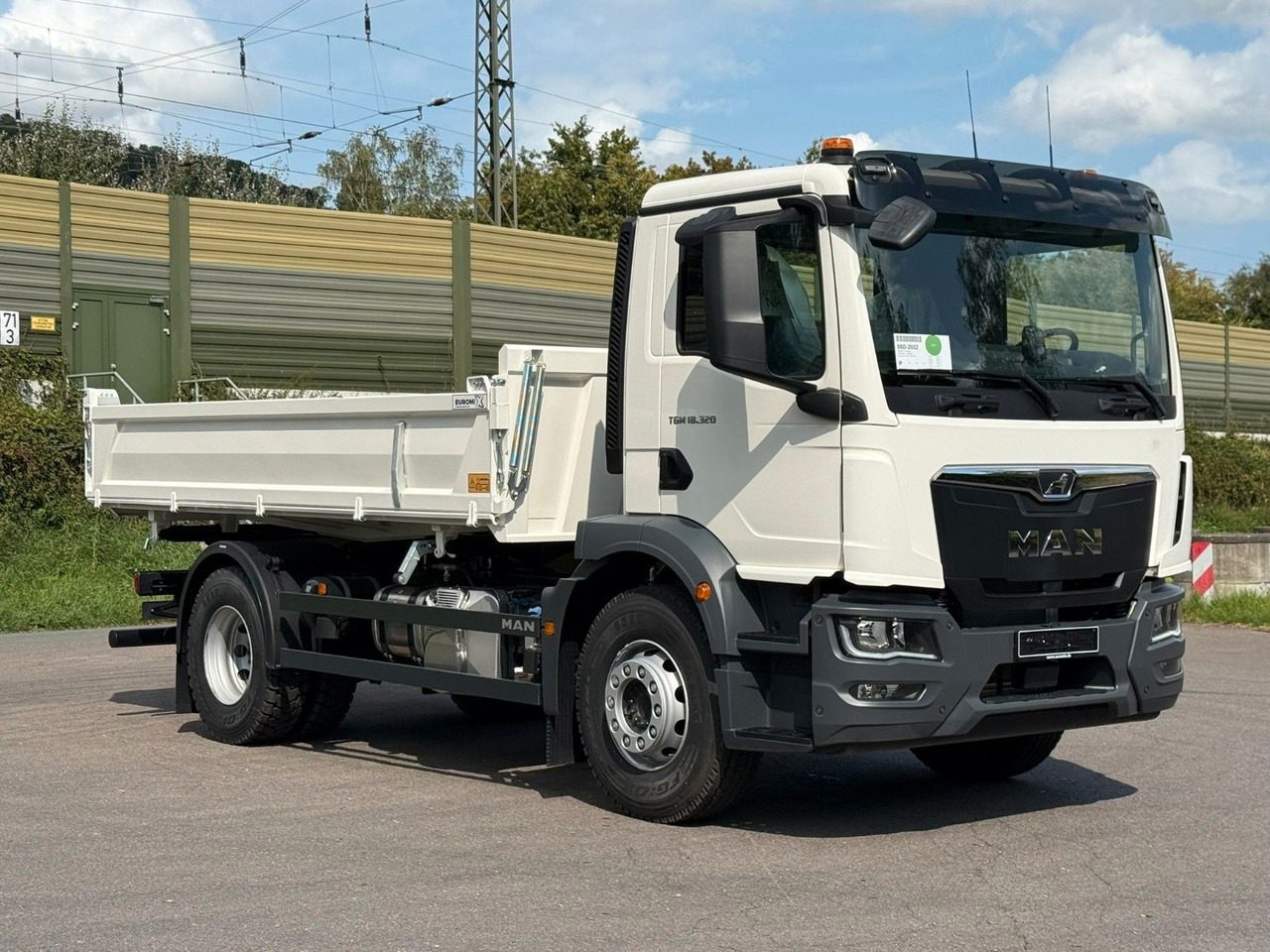 MAN TGM 18.320 4X2 / Euro 6e 3-Seiten-Kipper - شاحنة قلاب: صورة 2 MAN TGM 18.320 4X2 / Euro 6e 3-Seiten-Kipper - شاحنة قلاب: صورة 2