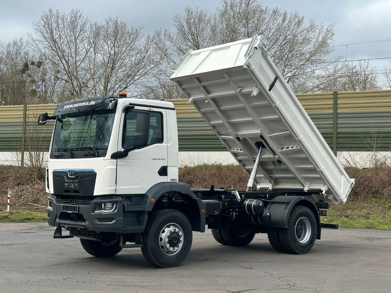 MAN TGM 18.320 4X4 Euro 6e Euromix 3-Seiten-Kipper - شاحنة قلاب: صورة 1 MAN TGM 18.320 4X4 Euro 6e Euromix 3-Seiten-Kipper - شاحنة قلاب: صورة 1