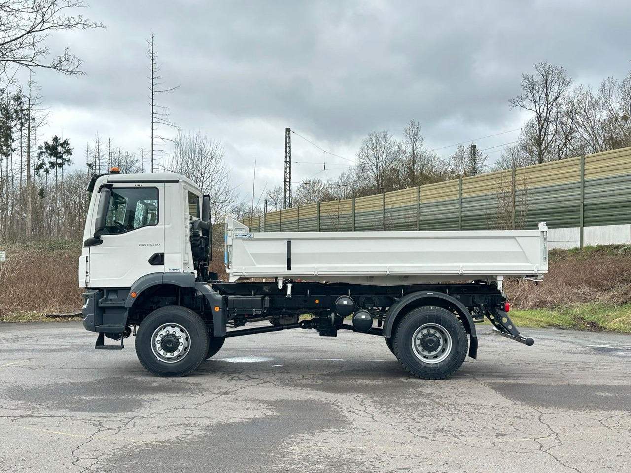 MAN TGM 18.320 4X4 Euro 6e Euromix 3-Seiten-Kipper - شاحنة قلاب: صورة 4 MAN TGM 18.320 4X4 Euro 6e Euromix 3-Seiten-Kipper - شاحنة قلاب: صورة 4