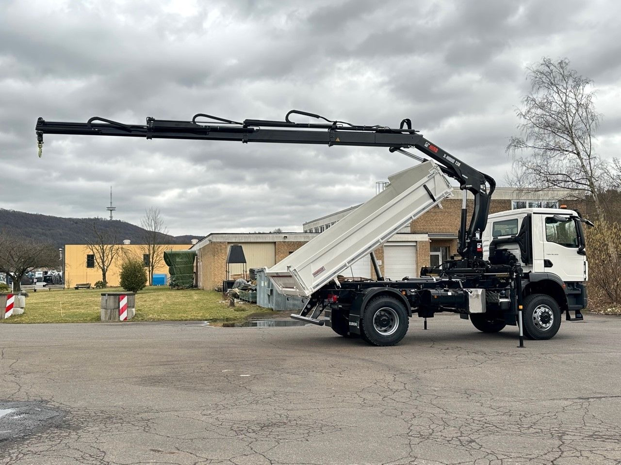 MAN TGM 18.320 4x4 Euro6e Hiab X-HiDuo 138DS-3 - شاحنة قلاب, شاحنة كرين: صورة 2 MAN TGM 18.320 4x4 Euro6e Hiab X-HiDuo 138DS-3 - شاحنة قلاب, شاحنة كرين: صورة 2
