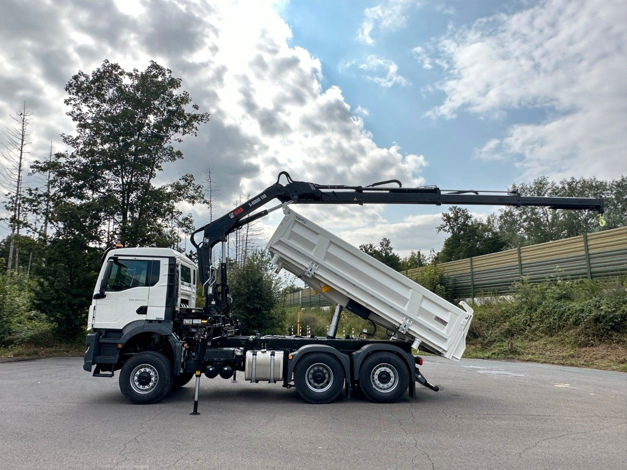 MAN TGS 28.440 6x4-4/3-Seiten- Kipper / Hiab 138-3 - شاحنة قلاب, شاحنة كرين: صورة 1 MAN TGS 28.440 6x4-4/3-Seiten- Kipper / Hiab 138-3 - شاحنة قلاب, شاحنة كرين: صورة 1