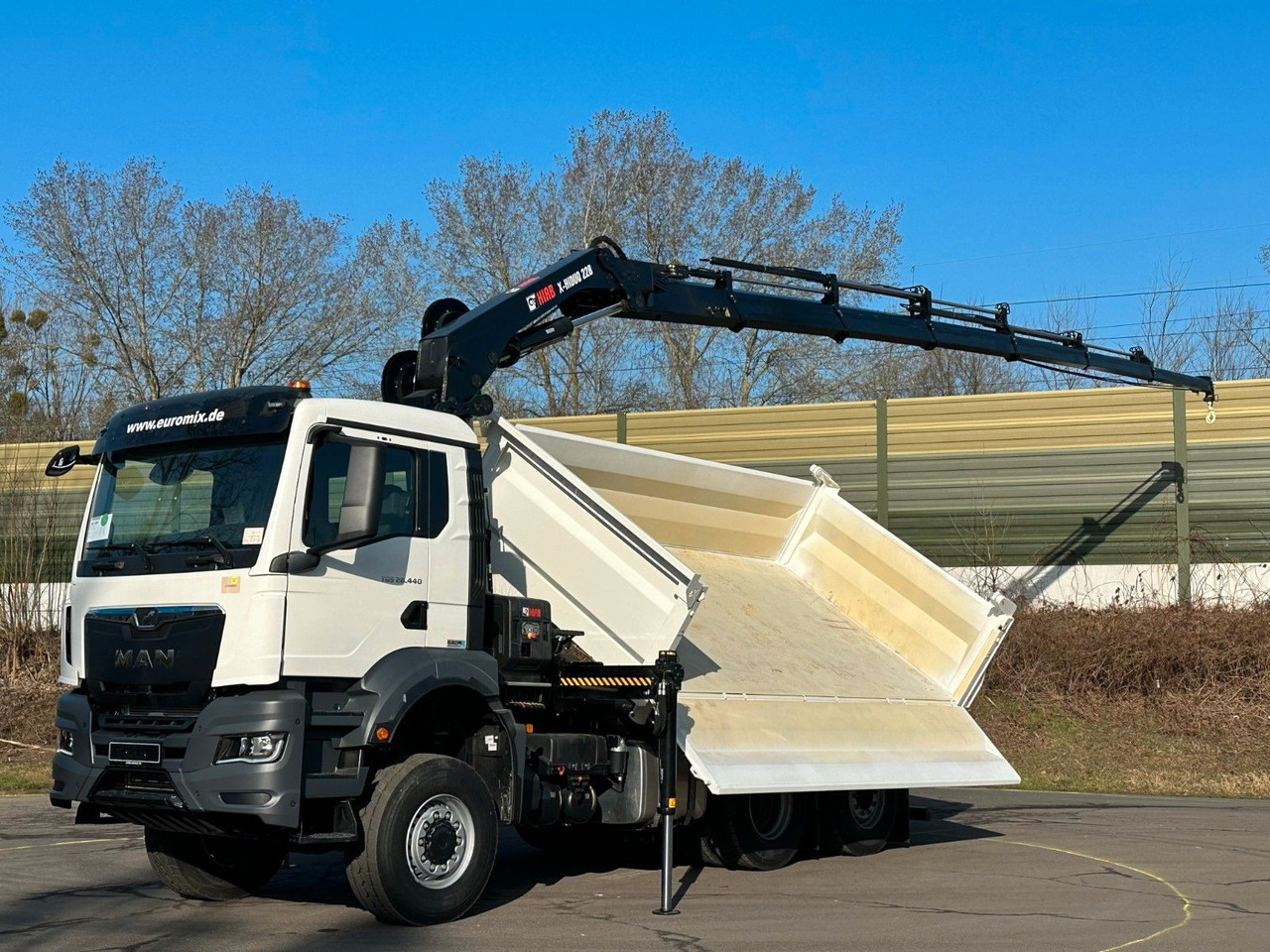 MAN TGS 28.440 6x4-4/3-Seiten- Kipper / Hiab 228-6 - شاحنة قلاب, شاحنة كرين: صورة 2 MAN TGS 28.440 6x4-4/3-Seiten- Kipper / Hiab 228-6 - شاحنة قلاب, شاحنة كرين: صورة 2