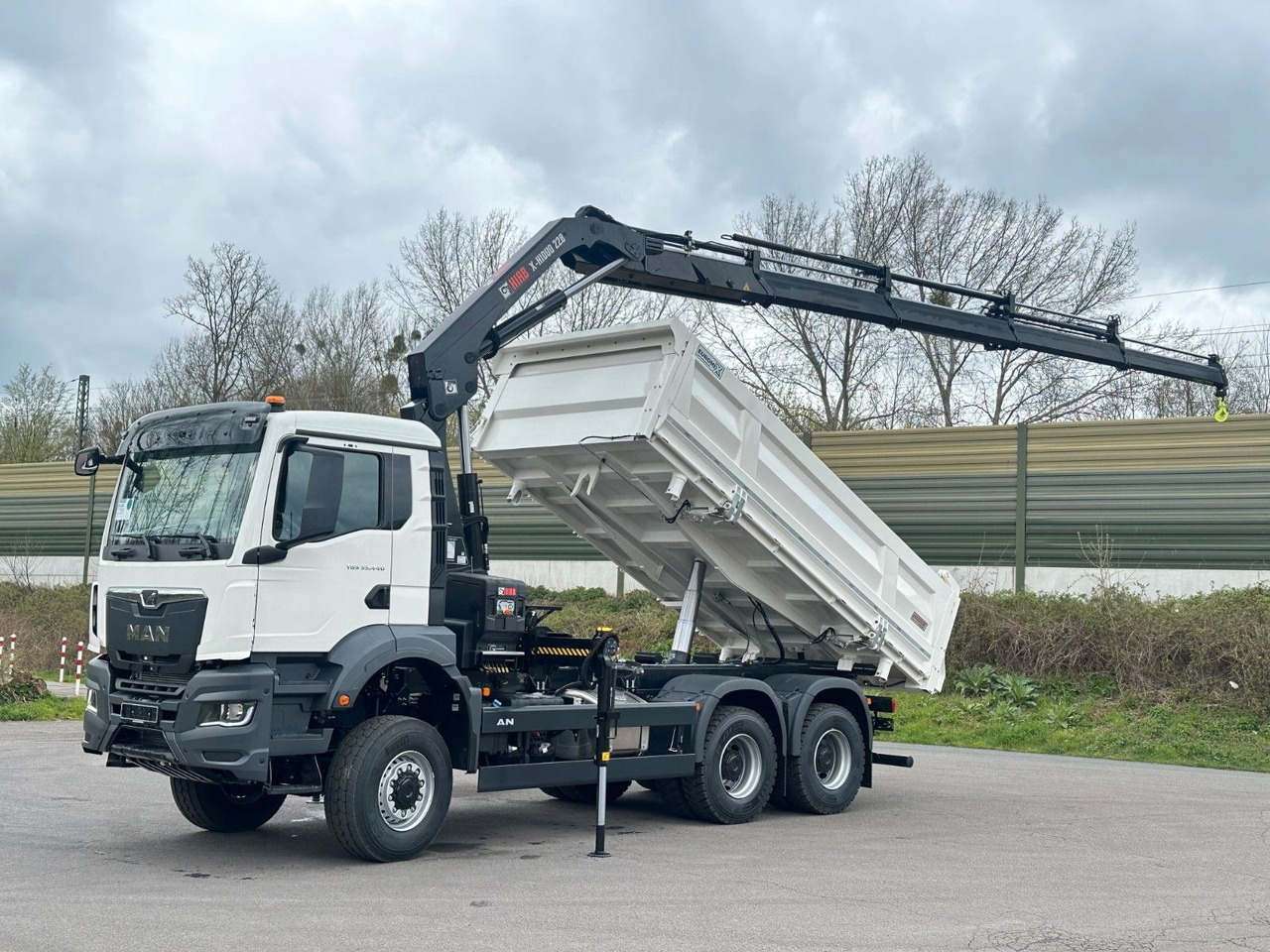 MAN TGS 33.440 6x6 /3-Seiten- Kipper / HIAB 228-4 - شاحنة قلاب, شاحنة كرين: صورة 1 MAN TGS 33.440 6x6 /3-Seiten- Kipper / HIAB 228-4 - شاحنة قلاب, شاحنة كرين: صورة 1