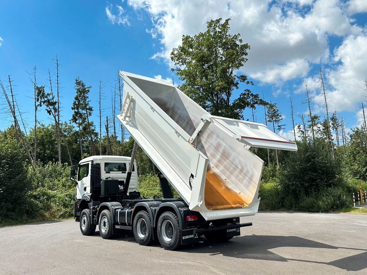 MAN TGS 37.520 8x4 EuromixMTP Mulden Kipper - شاحنة قلاب: صورة 4 MAN TGS 37.520 8x4 EuromixMTP Mulden Kipper - شاحنة قلاب: صورة 4