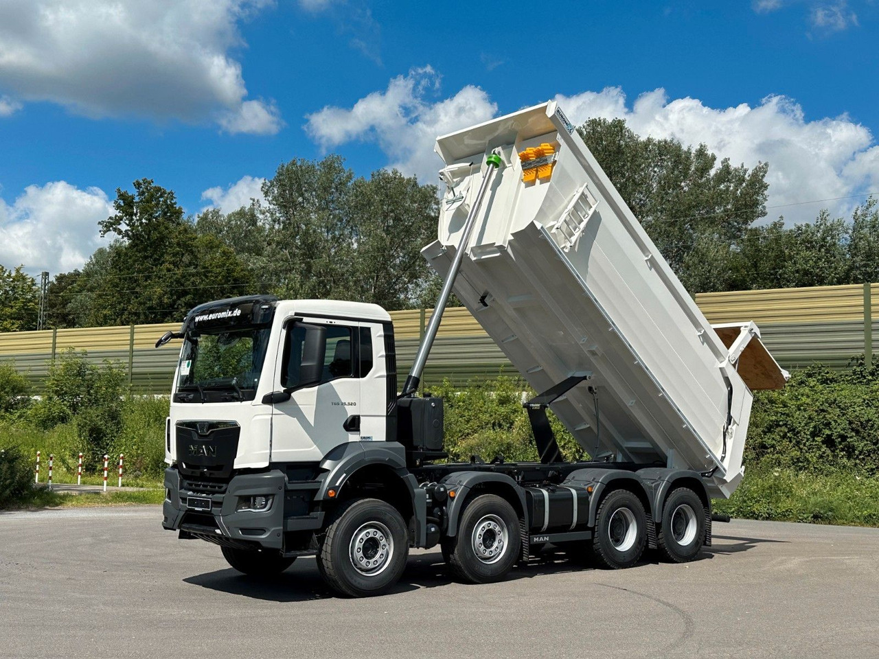MAN TGS 37.520 8x4 EuromixMTP Mulden Kipper - شاحنة قلاب: صورة 1 MAN TGS 37.520 8x4 EuromixMTP Mulden Kipper - شاحنة قلاب: صورة 1