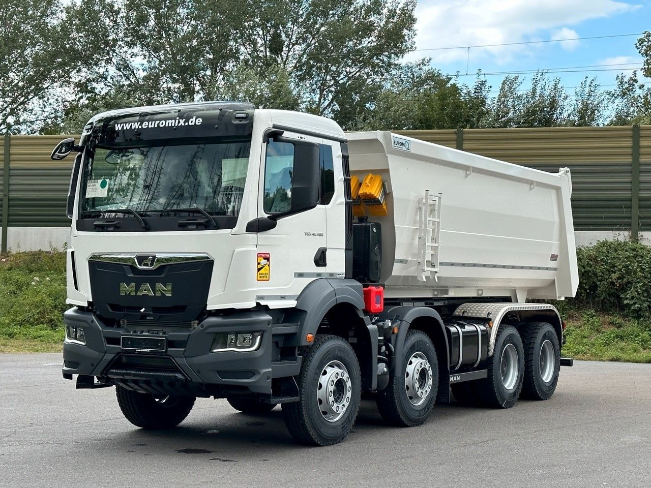 MAN TGS 41.440 8x4 EuromixMTP Mulden-Kipper MAN TGS 41.440 8x4 EuromixMTP Mulden-Kipper - شاحنة قلاب: صورة 2 MAN TGS 41.440 8x4 EuromixMTP Mulden-Kipper MAN TGS 41.440 8x4 EuromixMTP Mulden-Kipper - شاحنة قلاب: صورة 2