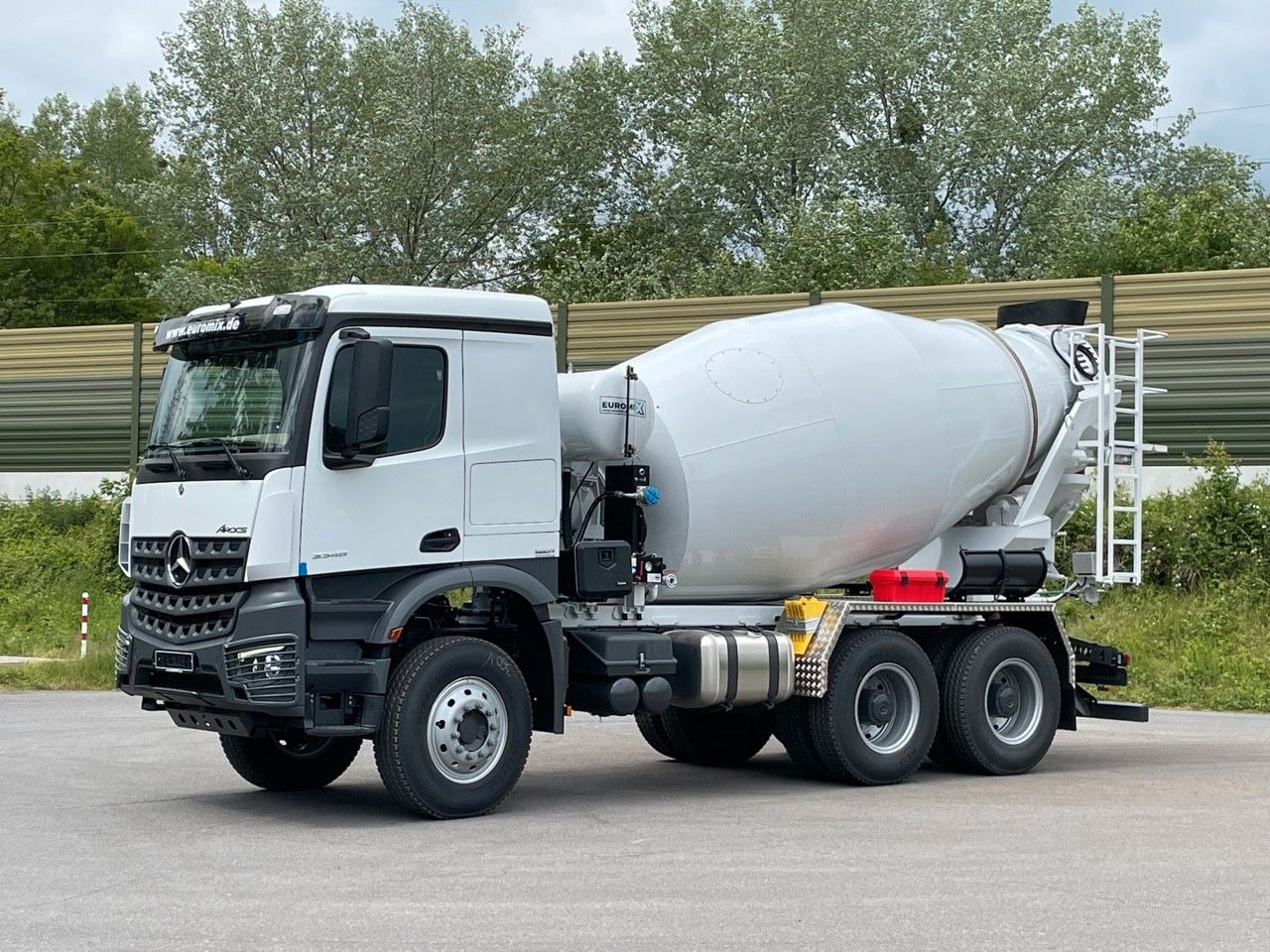 Mercedes-Benz 3348 6X4 Arcos 5 EuromixMTP EM 9 R - شاحنة خلاطة خرسانة: صورة 1 Mercedes-Benz 3348 6X4 Arcos 5 EuromixMTP EM 9 R - شاحنة خلاطة خرسانة: صورة 1