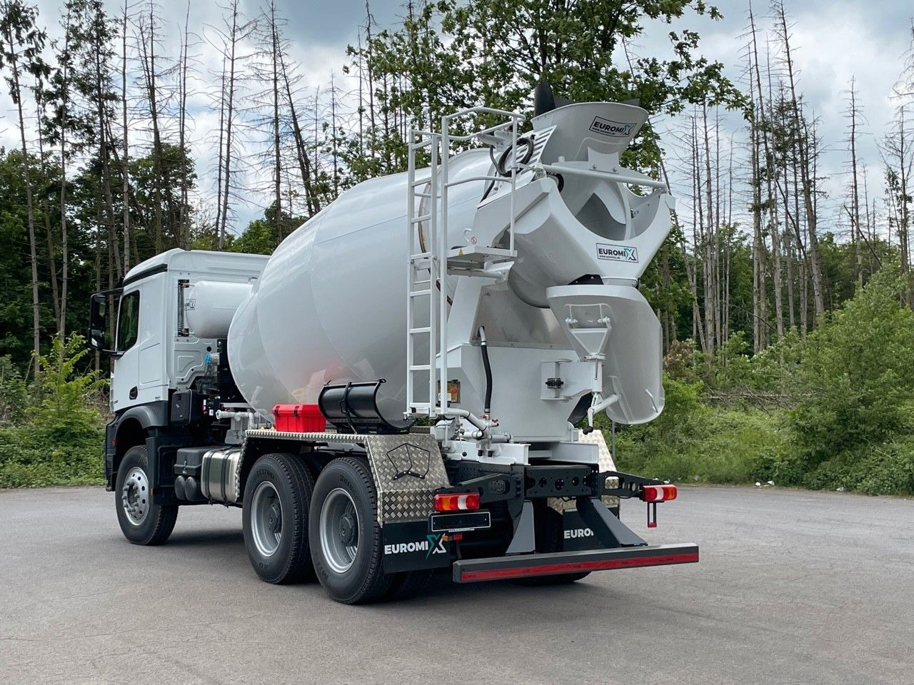 Mercedes-Benz 3348 6X4 Arcos 5 EuromixMTP EM 9 R - شاحنة خلاطة خرسانة: صورة 4 Mercedes-Benz 3348 6X4 Arcos 5 EuromixMTP EM 9 R - شاحنة خلاطة خرسانة: صورة 4