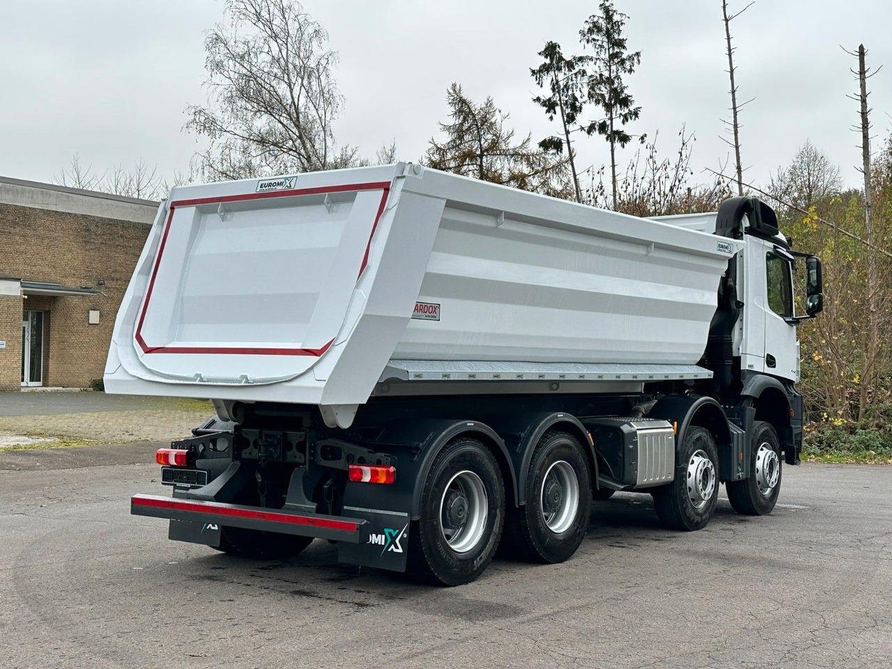 Mercedes-Benz AROCS 5 4145 8X4 E6e EuromixMTP 18m³ Kipper - شاحنة قلاب: صورة 5 Mercedes-Benz AROCS 5 4145 8X4 E6e EuromixMTP 18m³ Kipper - شاحنة قلاب: صورة 5