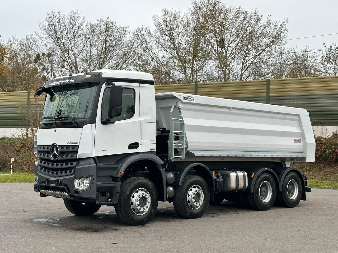 Mercedes-Benz AROCS 5 4145 8X4 E6e EuromixMTP 18m³ Kipper - شاحنة قلاب: صورة 2 Mercedes-Benz AROCS 5 4145 8X4 E6e EuromixMTP 18m³ Kipper - شاحنة قلاب: صورة 2