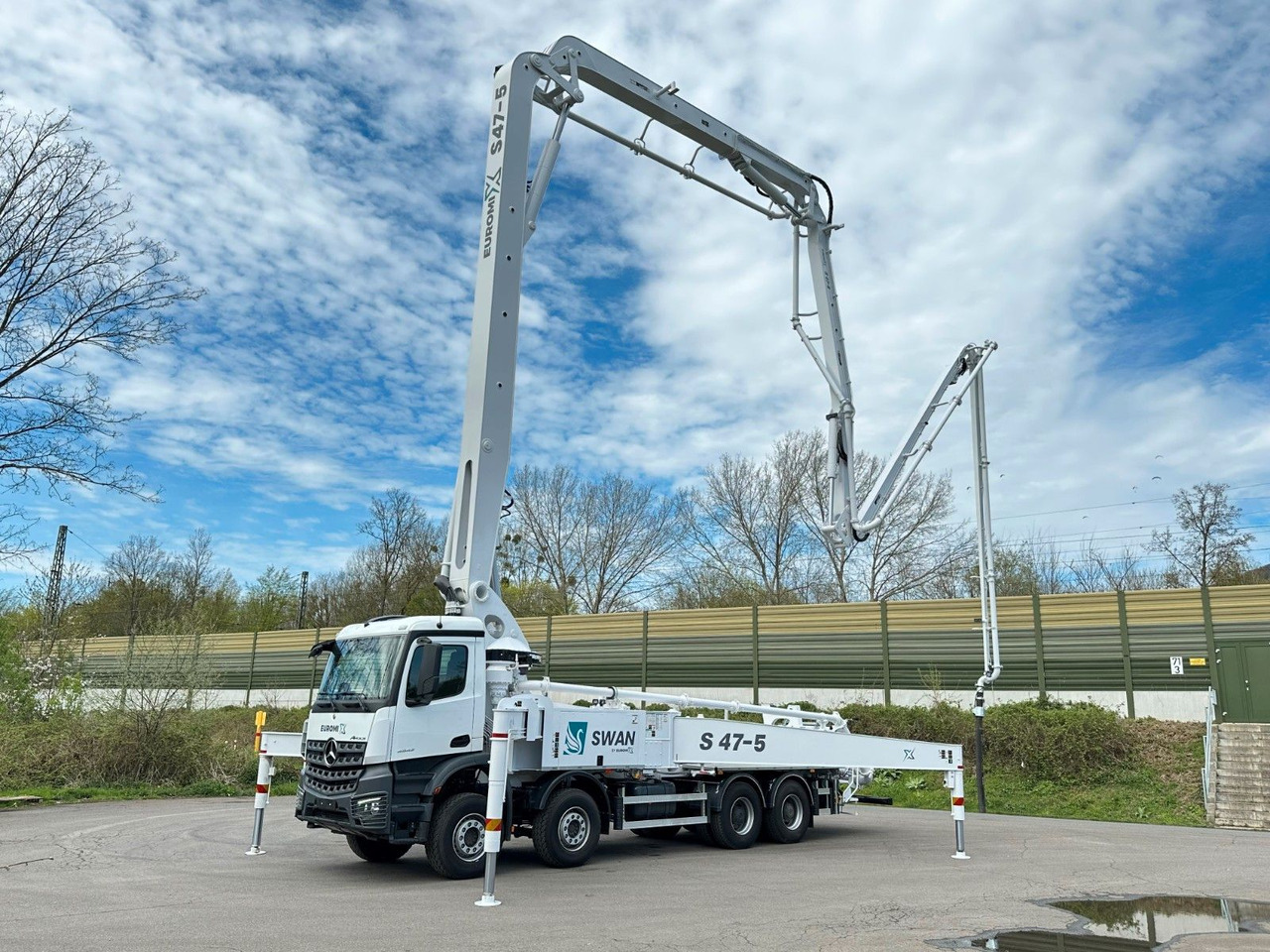 Mercedes-Benz Arocs 5 4542 8x4 SWAN TSP 47-5 160RZ ( 47m ) - شاحنة خلاطة خرسانة: صورة 1 Mercedes-Benz Arocs 5 4542 8x4 SWAN TSP 47-5 160RZ ( 47m ) - شاحنة خلاطة خرسانة: صورة 1