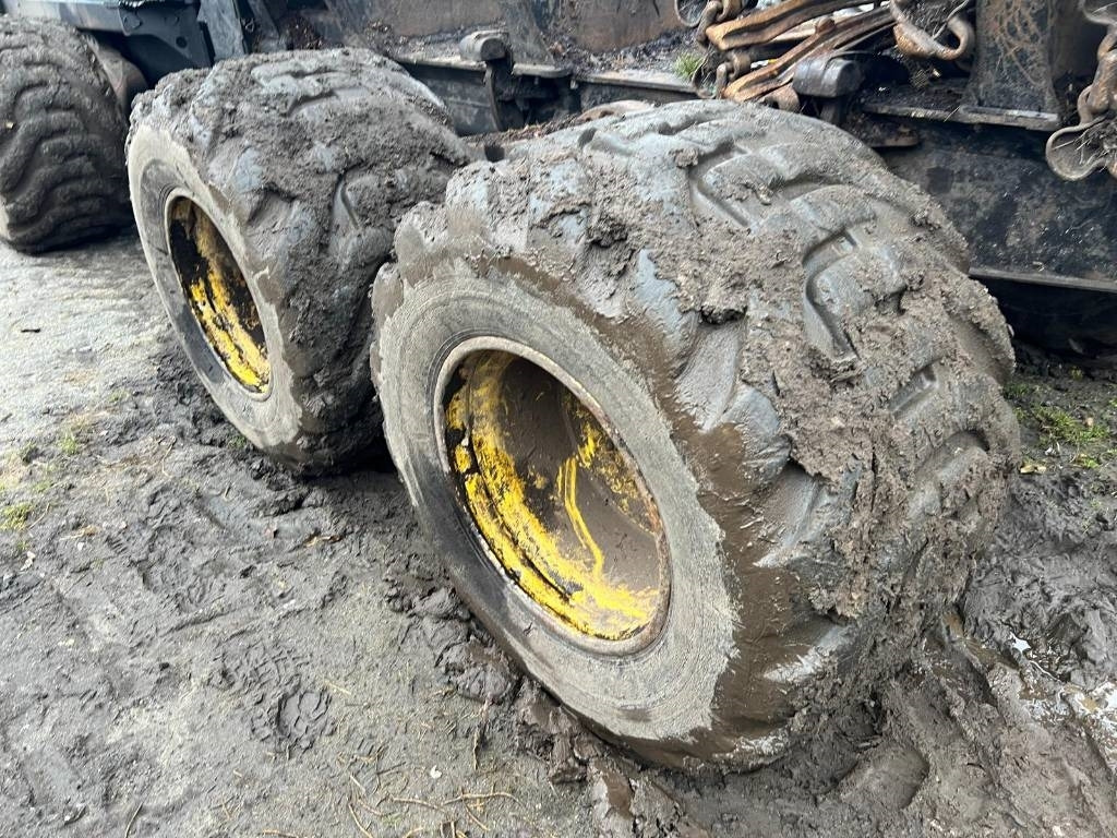 حافلة الغابات John Deere 1010 E: صورة 11