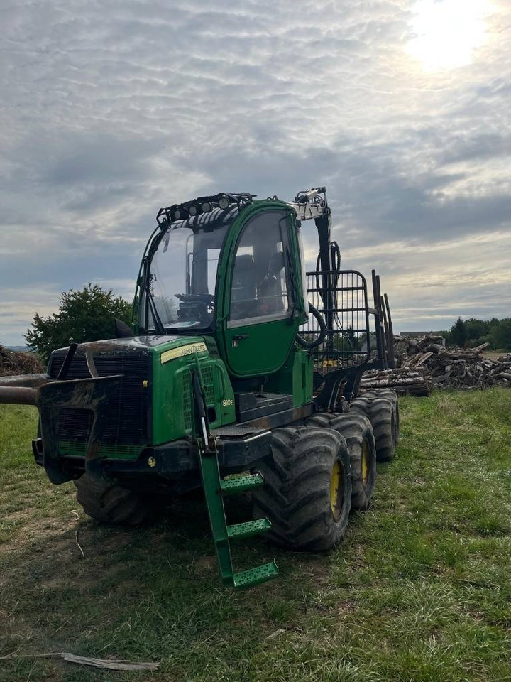 John Deere 810 E - حافلة الغابات: صورة 2 John Deere 810 E - حافلة الغابات: صورة 2