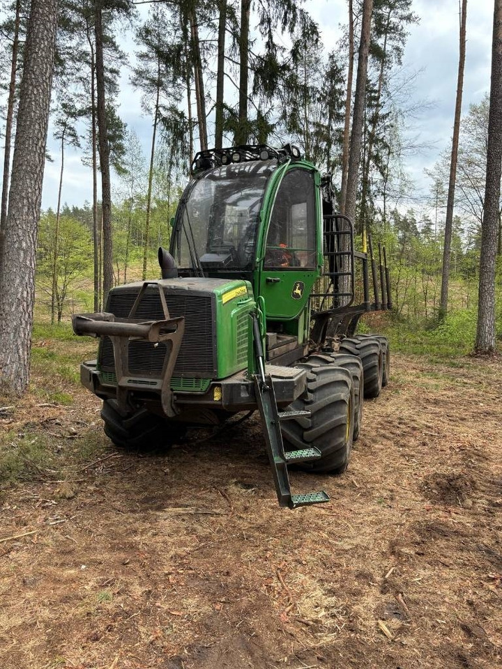 John Deere 810 E - حافلة الغابات: صورة 2 John Deere 810 E - حافلة الغابات: صورة 2