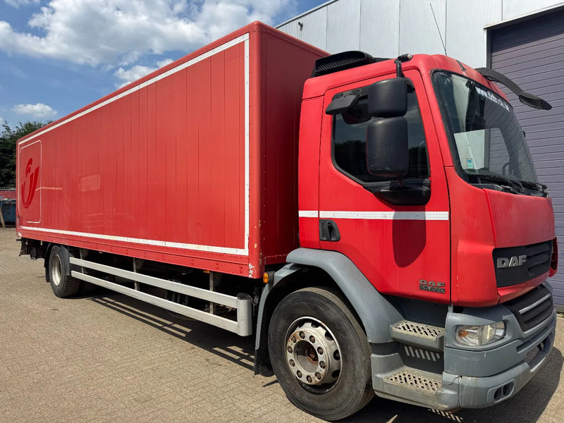 DAF LF 55.220 **EURO 4-MANUAL GEARBOX** - شاحنة مقفلة: صورة 3 DAF LF 55.220 **EURO 4-MANUAL GEARBOX** - شاحنة مقفلة: صورة 3
