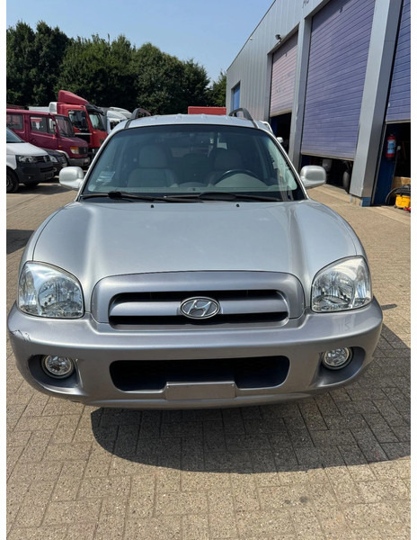 Hyundai Santa Fe **97000KM ONLY** - سيارة دفع رباعي: صورة 2 Hyundai Santa Fe **97000KM ONLY** - سيارة دفع رباعي: صورة 2