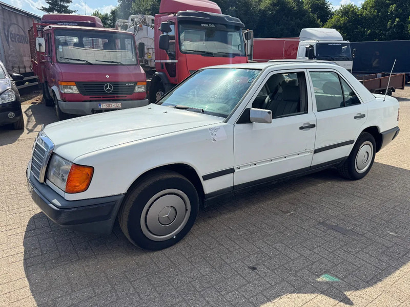 Mercedes-Benz 200-serie **W124-250D** - سيدان: صورة 1 Mercedes-Benz 200-serie **W124-250D** - سيدان: صورة 1