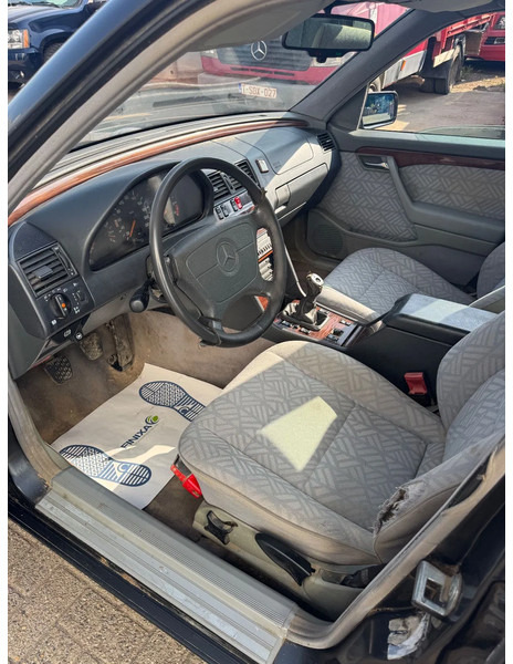 سيدان Mercedes-Benz C-Klasse **C220DIESEL-BELGIANCAR**: صورة 9