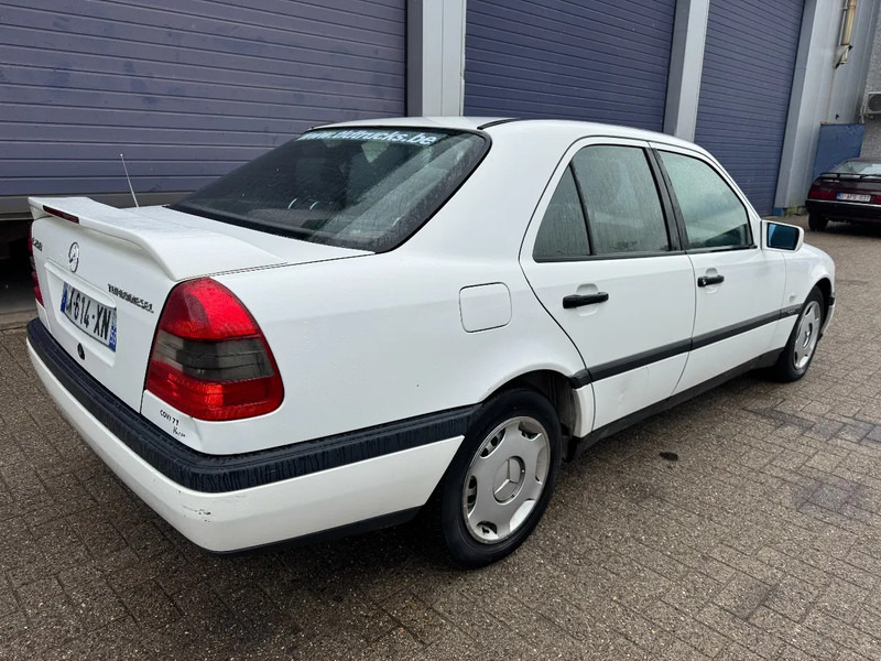 Mercedes-Benz C-Klasse **C250DIESEL** - سيدان: صورة 4 Mercedes-Benz C-Klasse **C250DIESEL** - سيدان: صورة 4