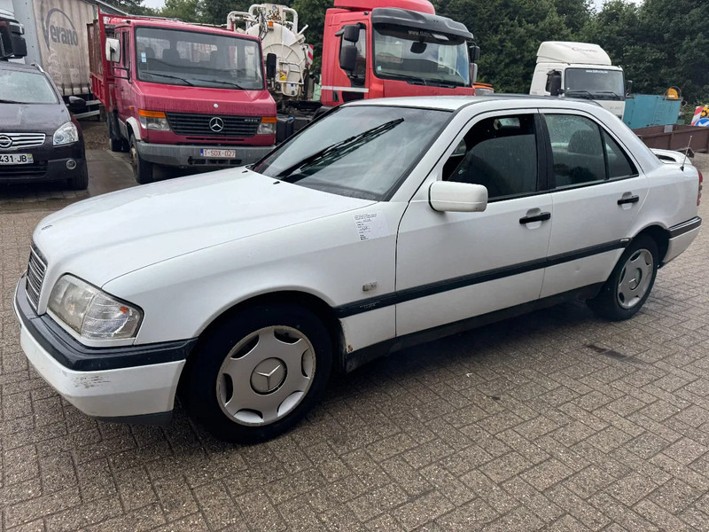 Mercedes-Benz C-Klasse **C250DIESEL** - سيدان: صورة 1 Mercedes-Benz C-Klasse **C250DIESEL** - سيدان: صورة 1