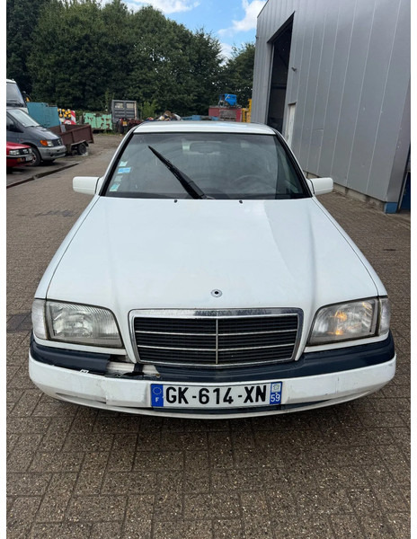 Mercedes-Benz C-Klasse **C250DIESEL** - سيدان: صورة 2 Mercedes-Benz C-Klasse **C250DIESEL** - سيدان: صورة 2