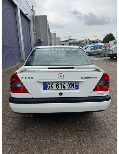 Mercedes-Benz C-Klasse **C250DIESEL** - سيدان: صورة 5 Mercedes-Benz C-Klasse **C250DIESEL** - سيدان: صورة 5