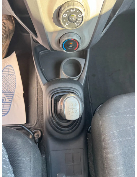 هاتشباك Toyota Yaris **PETROL-ESSENCE-AC**: صورة 11 هاتشباك Toyota Yaris **PETROL-ESSENCE-AC**: صورة 11