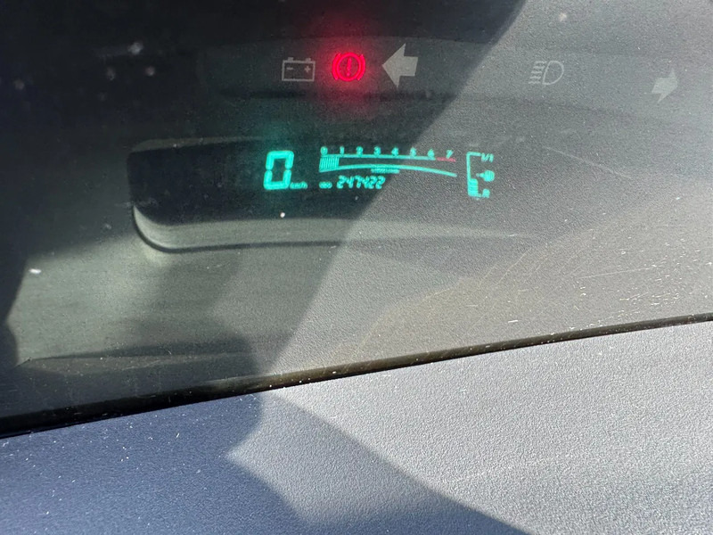 هاتشباك Toyota Yaris **PETROL-ESSENCE-AC**: صورة 13 هاتشباك Toyota Yaris **PETROL-ESSENCE-AC**: صورة 13