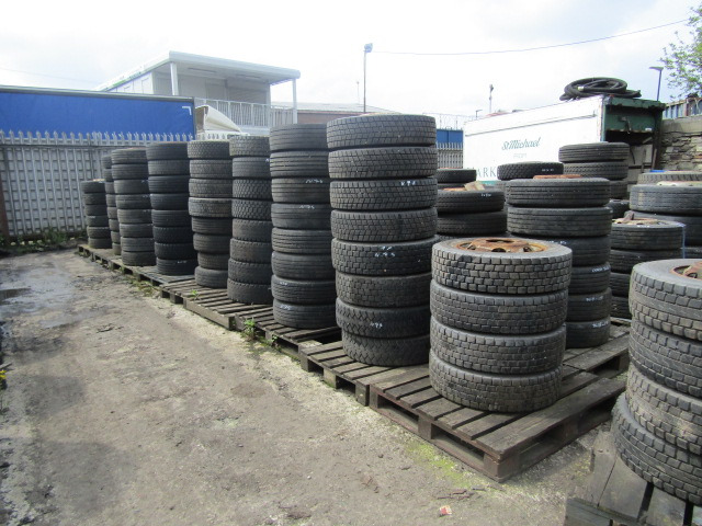 ISUZU N75 215/75/17.5 WHEELS AND TYRES 100 AVAILABLE FROM £50-100 - إطارات - شاحنة: صورة 1 ISUZU N75 215/75/17.5 WHEELS AND TYRES 100 AVAILABLE FROM £50-100 - إطارات - شاحنة: صورة 1